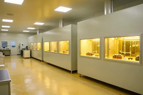 半导体洁净室 - 气流组织的物理矛盾：洁净度与能耗的拉锯战