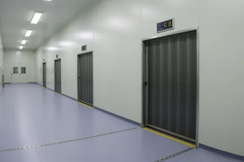 十万级洁净室 - 洁净度等级背后的物理逻辑差异